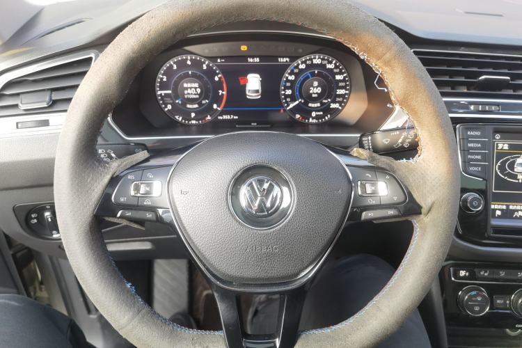 Used Volkswagen Tiguan L 2018 380TSI Automatic All-Wheel Drive Luxury Edition Steering Wheel