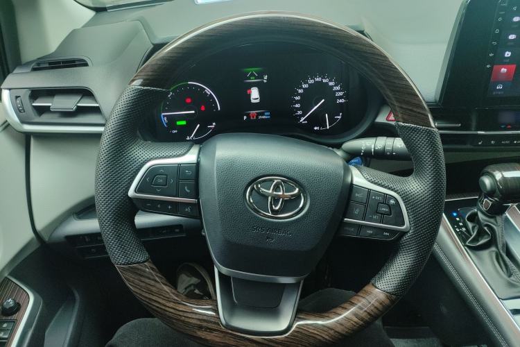 Used Toyota Granvia 2023 2.5L Hybrid Luxury Edition