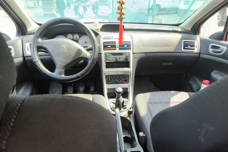 Used Peugeot 307 2010 Hatchback 1.6L Manual Comfort Edition Center Console