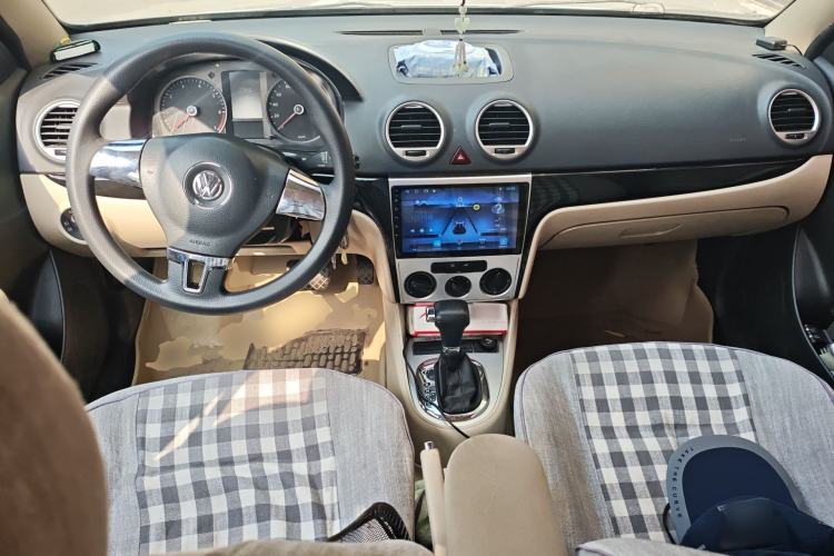 Used Volkswagen Lavida 2011 1.6L Automatic PinYou Edition Center Console