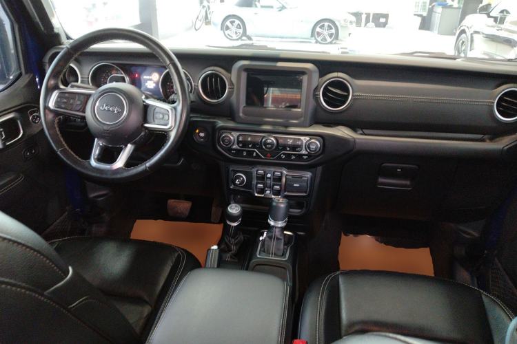 Used Jeep Wrangler 2019 2.0T Sahara Four-Door Brilliant Top Version China VI Emission Standard