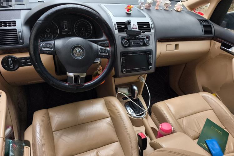 Used Volkswagen Touran 2011 1.4T DSG ZhiZhen Edition 5 Seats Center Console