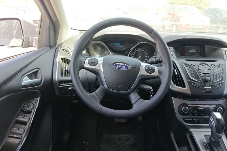 Used Ford Focus 2012 Sedan 1.6L Automatic Fashion Edition
