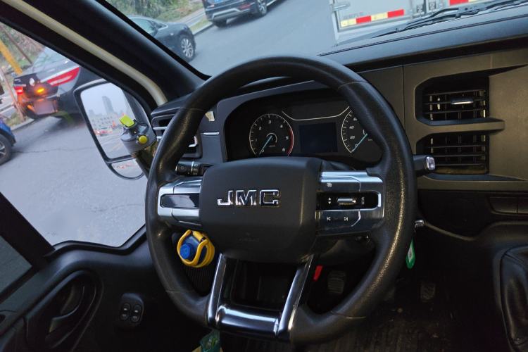 Used JMC Fushun 2022 2.0T Manual Van Long Wheelbase High Roof 3-Seater