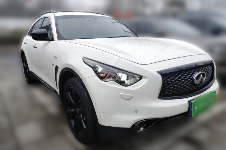 Used Infiniti QX70 2015 3.7L Shadow Edition Front Right 45 Deg