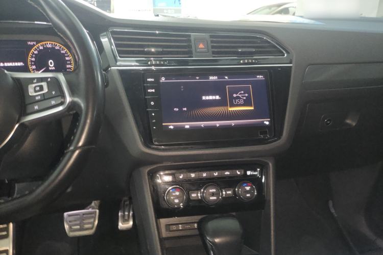 Used Volkswagen Tiguan L 2020 330TSI Automatic Two-Wheel Drive R-Line Flagship Version China VI Standard Center Console