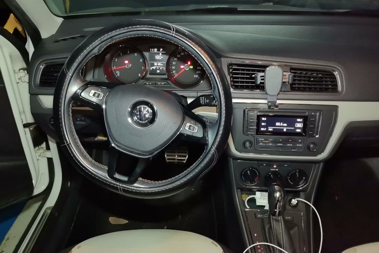 Used Volkswagen Cross Lavida 2016 1.6L Automatic Comfort Edition Steering Wheel