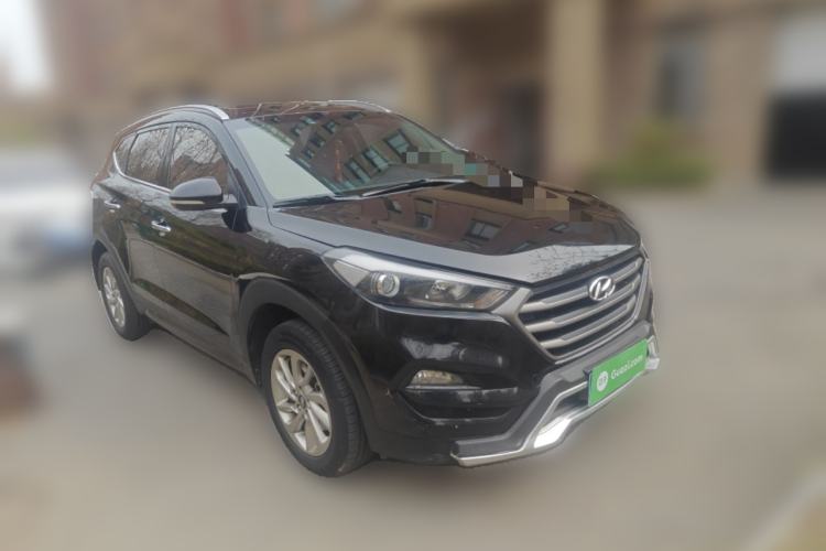 Used Hyundai Tucson 2015 2.0L Automatic Two-Wheel Drive Smart Version Front Right 45 Deg