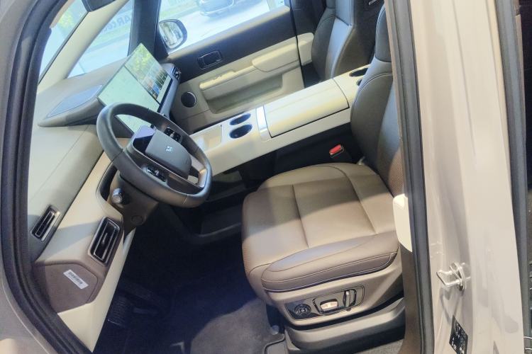 Used Li Auto MEGA 2024 Ultra Model
