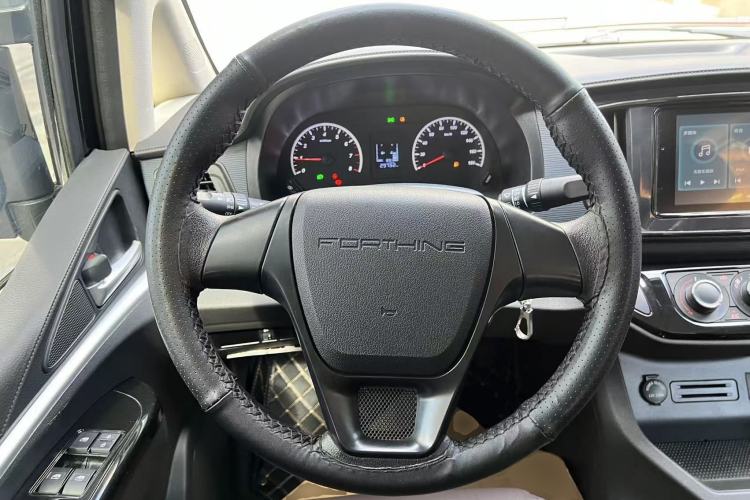 Used FORTHING Lingzhi 2023 M5L 1.6L Base Model 7 Seats Steering Wheel