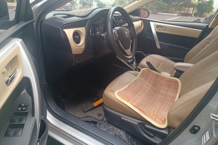 Used Toyota Levin 2017 Revised Dual-Engine 1.8H GS E-CVT Elite Sunroof Version China VI Standard Driver Seat