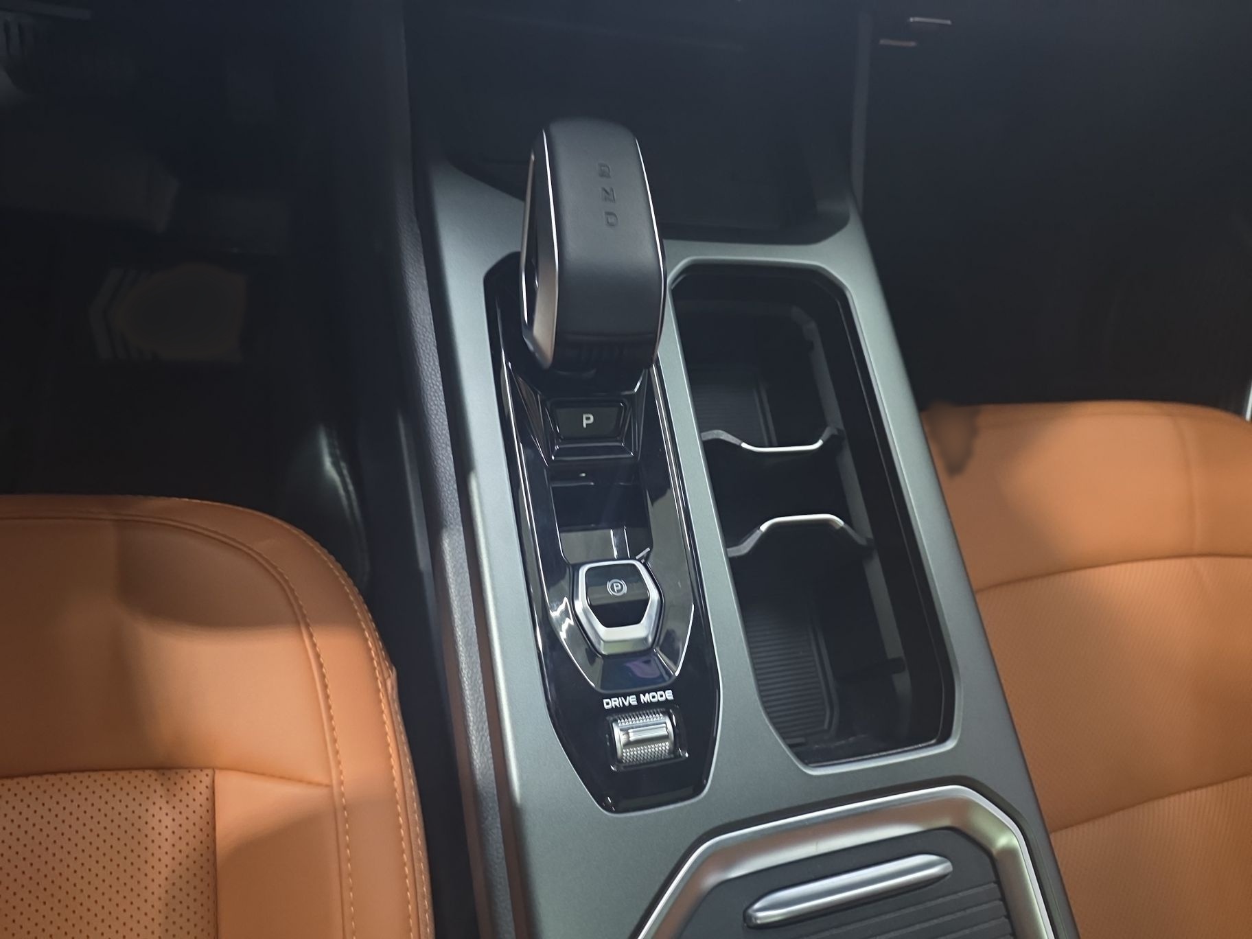 Geely Auto Haoyue L 2024 2.0T DCT Flagship Version — снимка 12