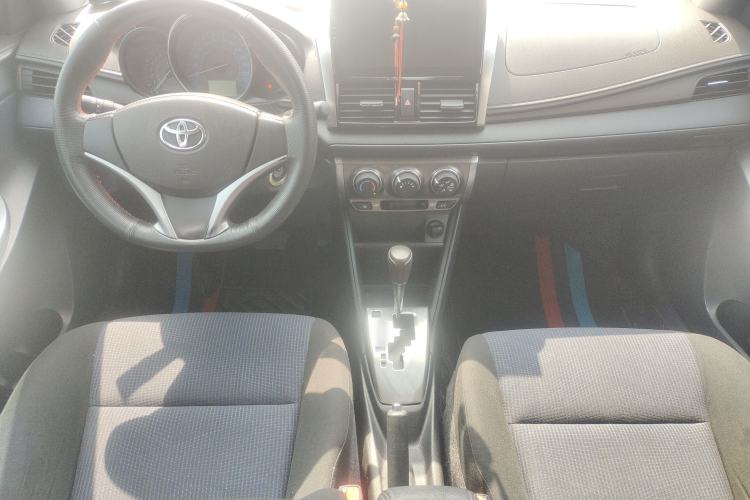 Used Toyota YARiS L Zhi Xuan 2015 1.5E Automatic Charm Edition Center Console