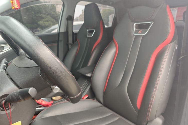 Used Wuling Alvez 2022 1.5T CVT Trendy & Cool Edition
