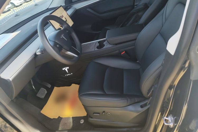 Used Tesla Model Y 2023 Long-Range All-Wheel-Drive Version
