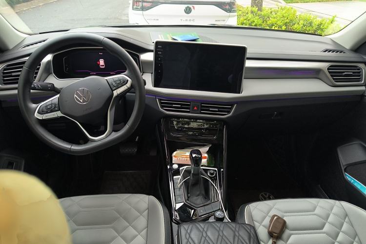 Used Volkswagen Tayron 2023 330TSI Two-Wheel-Drive R-Line High-Energy Version Center Console