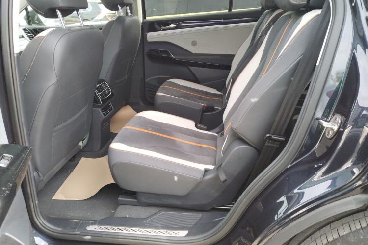 Used Volkswagen ID.6 CROZZ 2022 High-Performance PRIME Edition Left Rear Seat