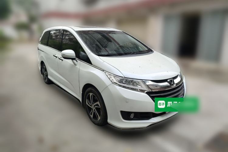 Used Honda Odyssey 2015 Updated Version 2.4L Smart Edition Front Right 45 Deg