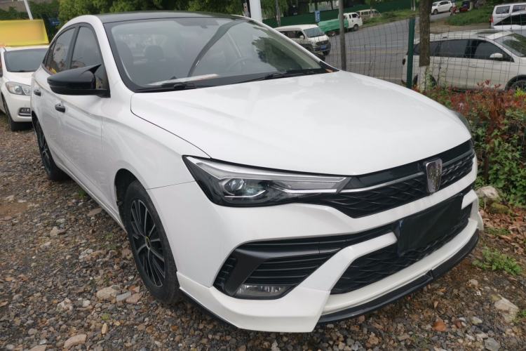 Used Roewe i5 2021 1.5L CVT Black Gold Edition Front Right 45 Deg