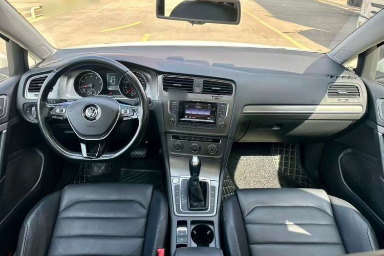 Used Volkswagen Golf 2016 230TSI Automatic Luxury Version
