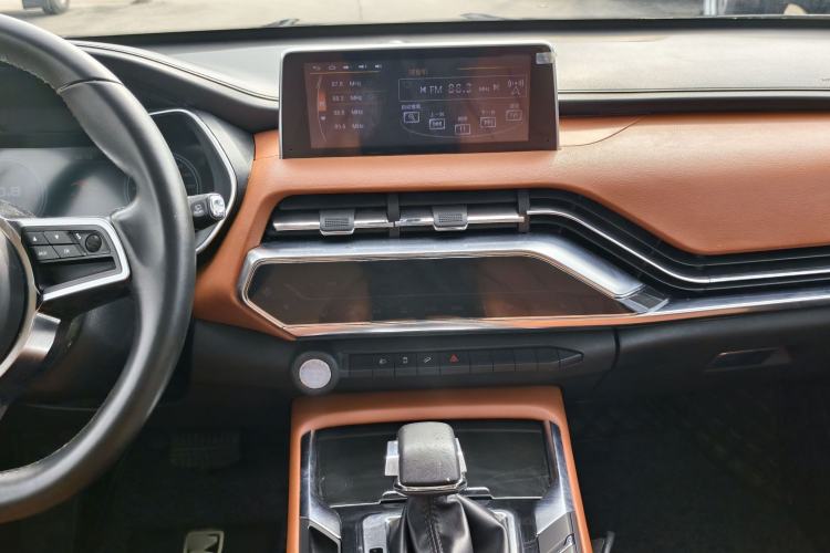 Used Zotye T500 2018 1.5T Automatic Smart Connected Prestige Model Audio And AC Panel