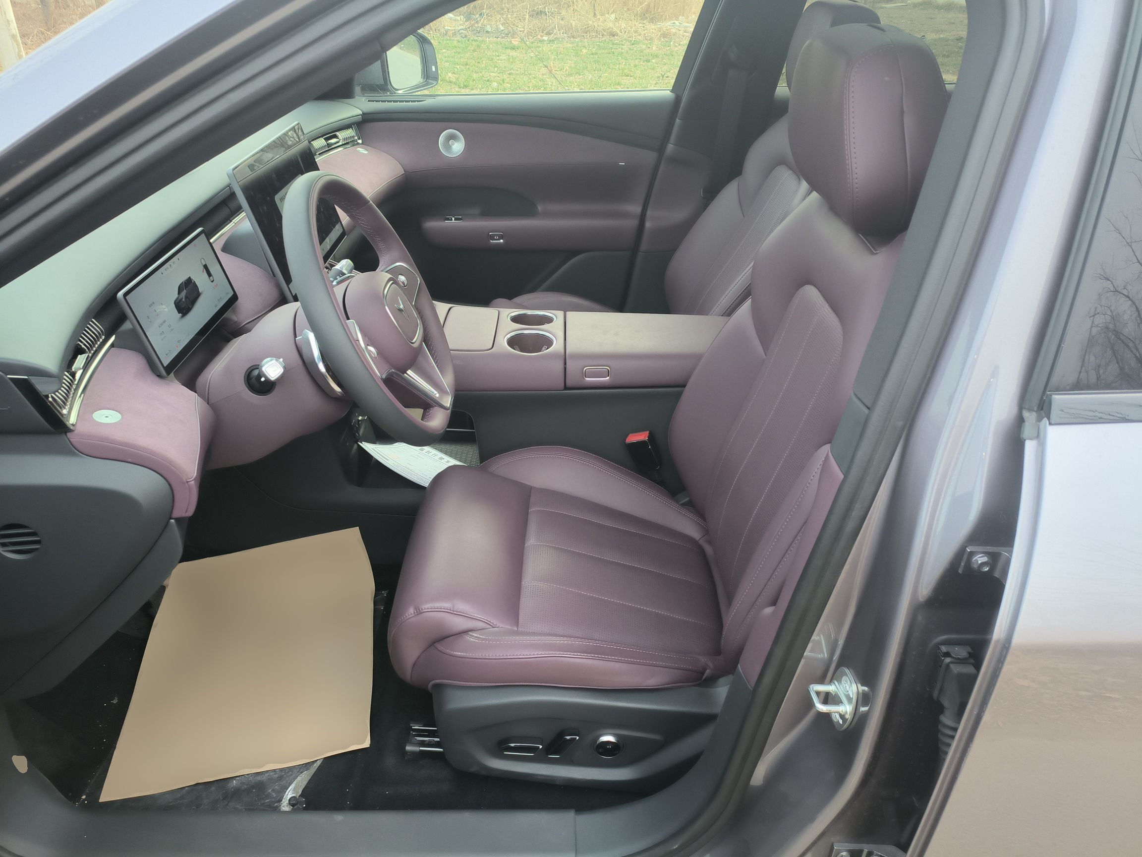 Переднее сиденье в автомобиле