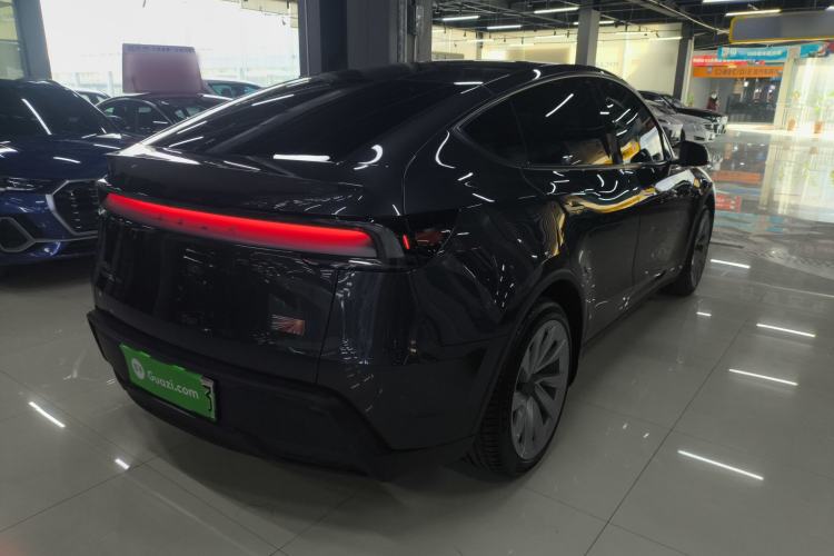 Used Tesla Model Y 2025 Long-Range All-Wheel-Drive Version
