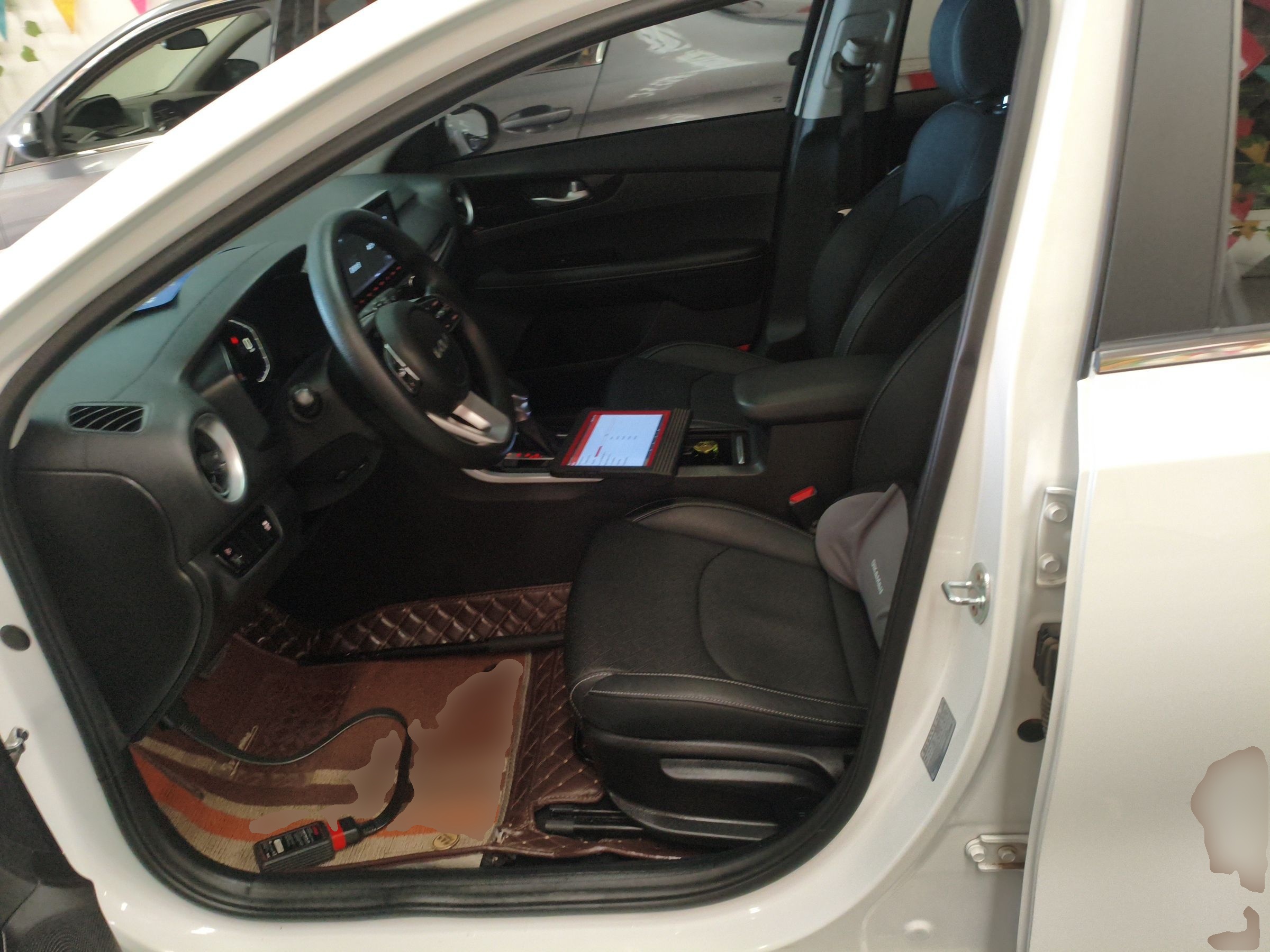 Переднее сиденье в автомобиле