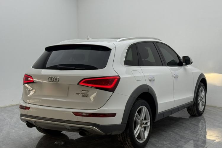 Used Audi Q5 2017 Plus 40 TFSI Comfort Model Exterior 5