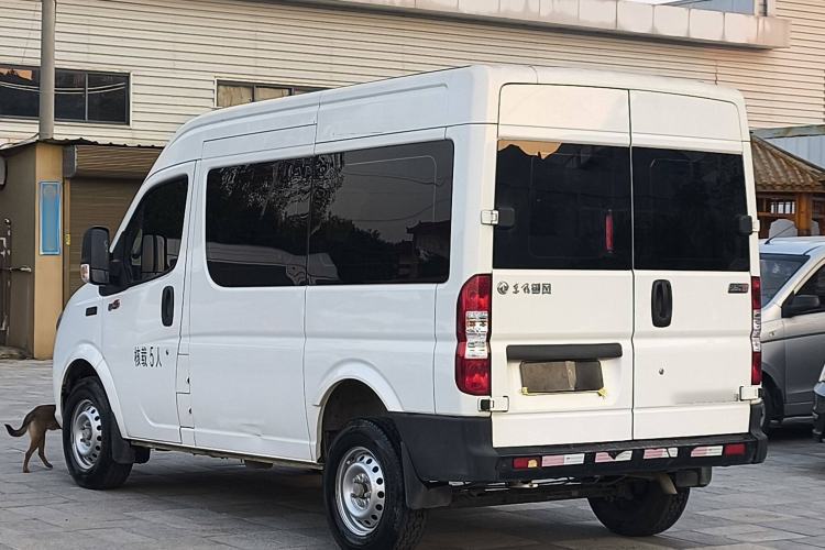 Used Dongfeng Yufeng Yufeng 2021 2.5T V9 Value-Added Logistics Vehicle Short Wheelbase Mid-Roof Design 5-9 Seater China V Emission Standard ZD25
