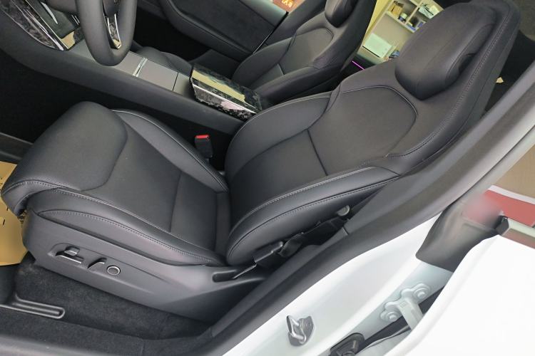 Used Tesla Model Y L 2025 Model Long-Range All-Wheel-Drive Version