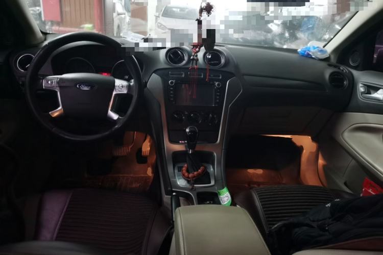 Used Ford Mondeo 2013 2.3L Fashion Edition Center Console