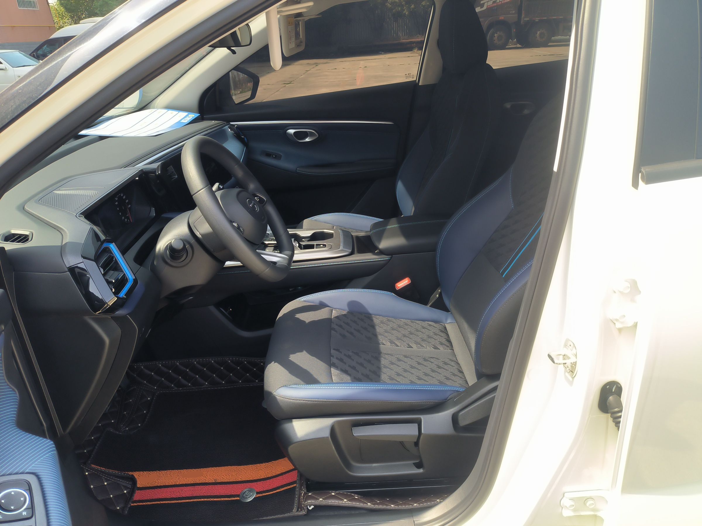 المقاعد الأمامية داخل السيارة