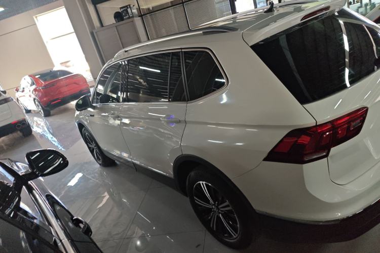 Used Volkswagen Tiguan L 2020 330TSI Automatic Two-Wheel Drive Panoramic Comfort Edition China VI Standard
