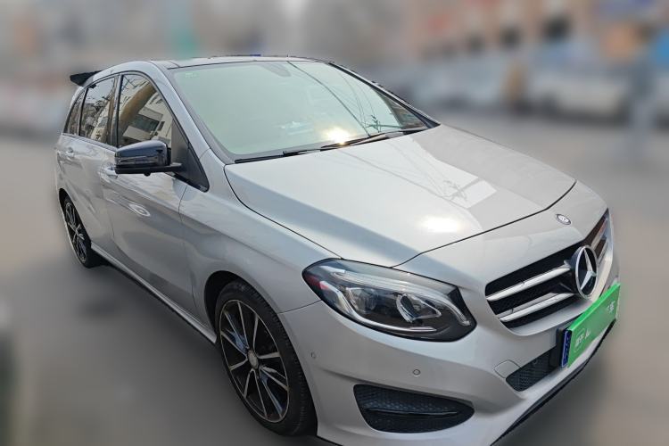 Used Mercedes-Benz B-Class 2015 B 200 Luxury Model Front Right 45 Deg