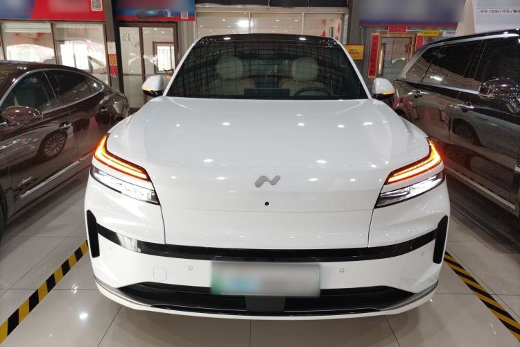 Used ONVO Luxeed L90 2025 Model—Ultra Six-Seater Version
