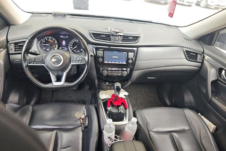 Used Nissan X-Trail 2017 2.0L CVT Smart Enjoyment Version 2WD Center Console