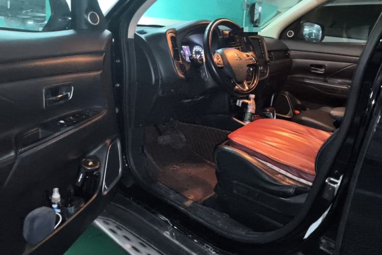 Used Mitsubishi Outlander 2018 2.4L 4x4 Elite Edition 5 Seats Driver Seat