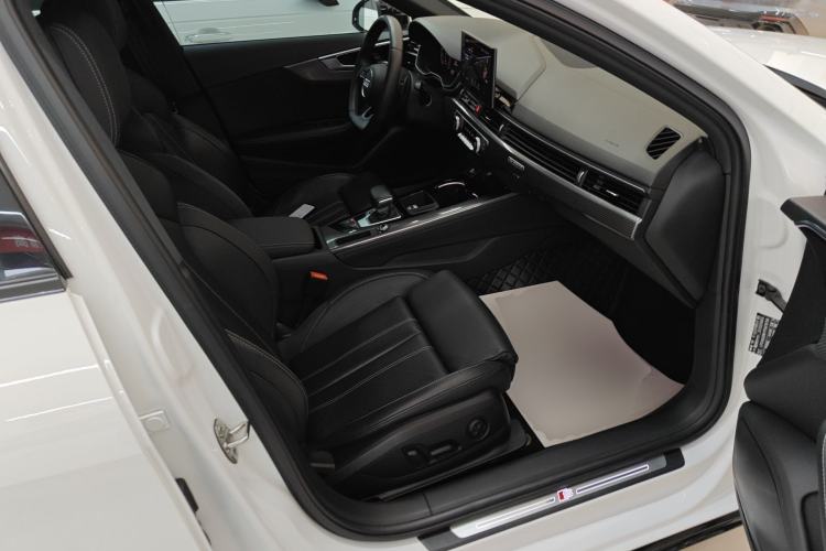 Used Audi A4L 2023 40 TFSI quattro Luxury Dynamic Edition Right Front Seat