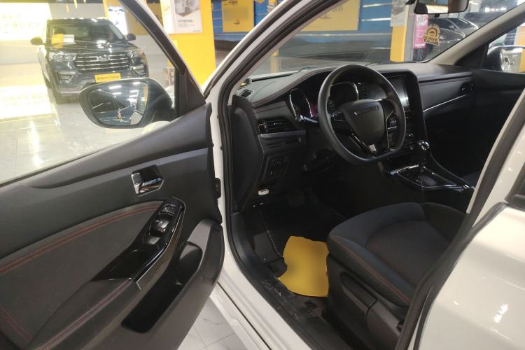 Used Venucia T70 2018 2.0L CVT Smart Edition Interior 3