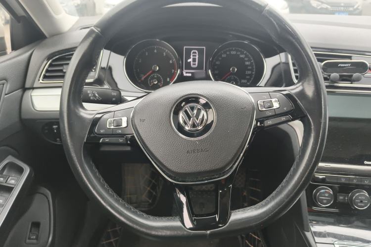 Used Volkswagen Lamando 2015 280TSI DSG Comfort Edition
