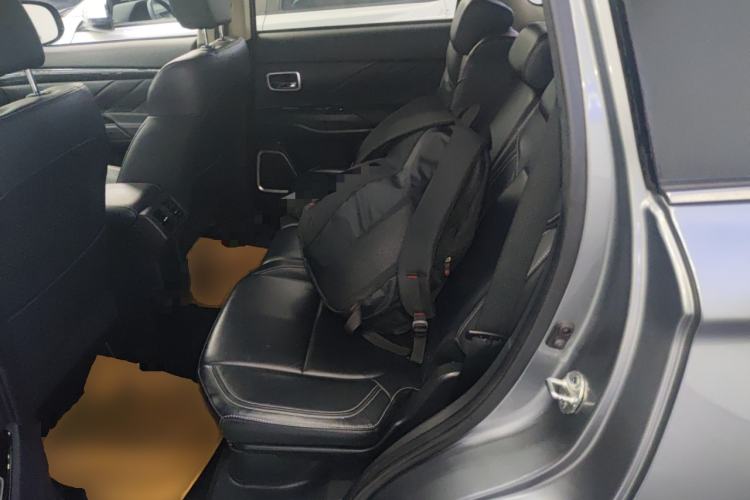 Used Mitsubishi Outlander 2020 2.0L Two-Wheel Drive Comfort Edition 7-Seater