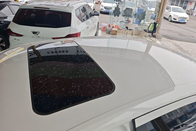 Used Volkswagen Lavida 2013 Revised Version 1.6L Automatic Luxury Edition Roof