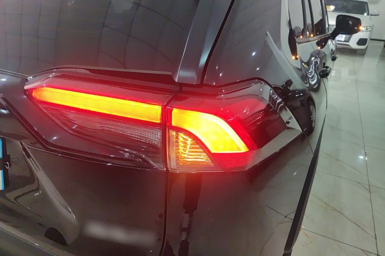 Used Toyota RAV4 2023 2.0L CVT Two-Wheel Drive Fashion Plus Edition Exterior 3