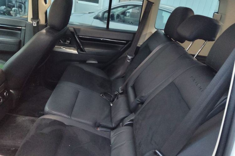 Used Mitsubishi Pajero 2018 3.0L Automatic Comfort Edition
