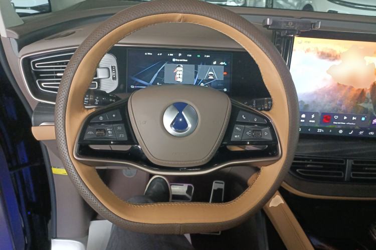 Used Denza D9 2022 DM-i 970 Four-Wheel Drive Prestige Model Steering Wheel