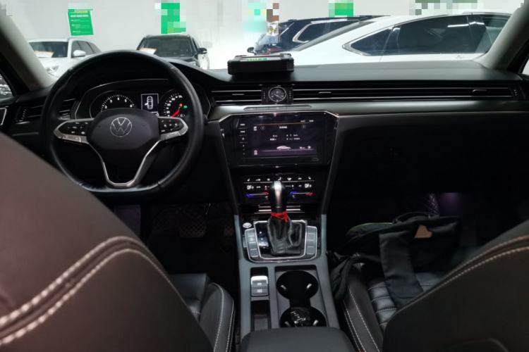 Used Volkswagen Magotan 2020 330TSI DSG Leading Model Center Console
