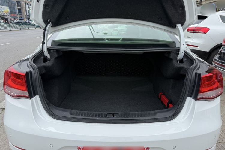 Used Chevrolet Malibu 2018 530T Automatic Luxury Edition Interior 5