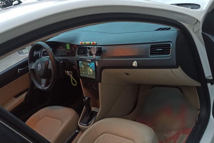 Used Skoda Rapid 2015 1.6L Automatic Smart Selection Model Interior 5