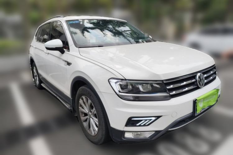 Used Volkswagen Tiguan L 2017 330TSI Automatic Two-Wheel Drive Luxury Edition Front Right 45 Deg